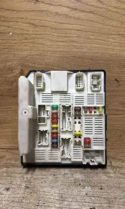 Renault Master III Fuse module 284B67653R 7727539815 519338198