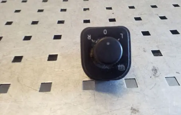 Volkswagen PASSAT B7 Wing mirror switch 1K0959565L