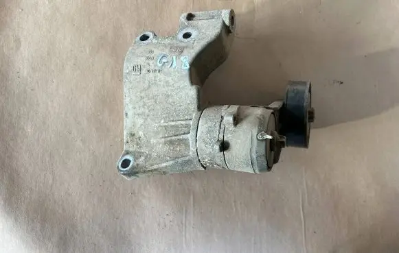 Opel Astra G Generator/alternator bracket 90571112 92021