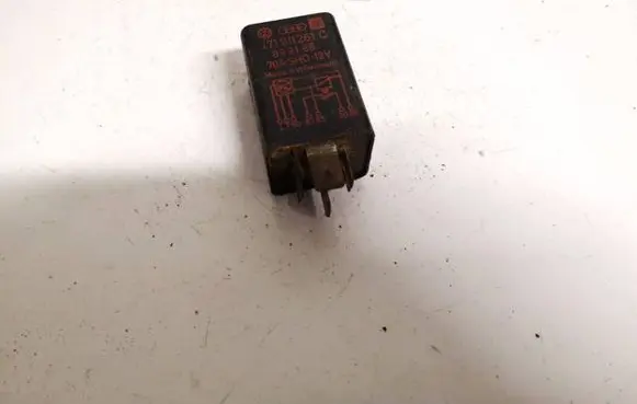Volkswagen Golf III Other relay 171911261C 899188