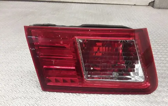 Tailgate rear/tail lights