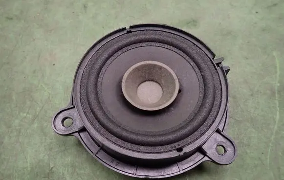 Renault Clio IV Front door speaker