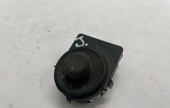 Opel Astra J Wing mirror switch 13271827