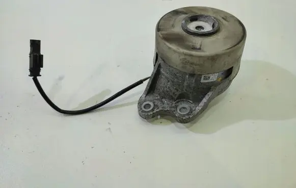 Mercedes-Benz C W205 Engine mount vacuum valve 