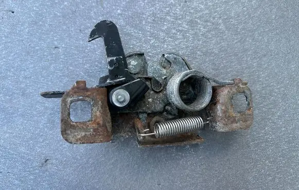 Nissan Patrol Y60 Engine bonnet/hood lock/catch 65601C7160