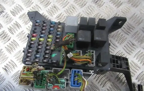 Ford Mondeo Mk III Fuse box set 1S7T14A073AE 1S7T-14A073-AE