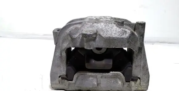 Volkswagen Touran I Engine mount bracket 1K0199262