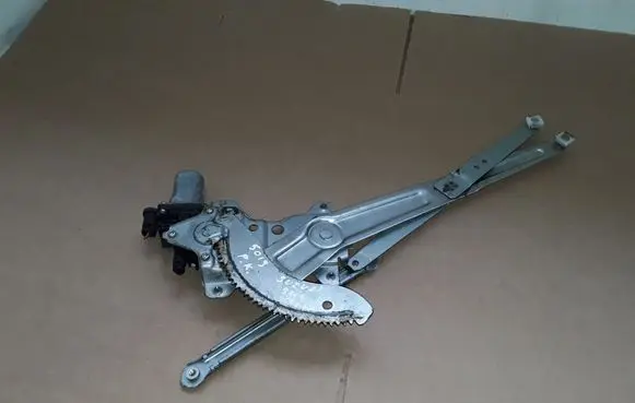Suzuki SX4 Front door window regulator with motor 8353063J00 2621003390