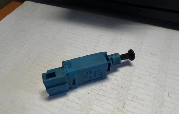 Volkswagen Transporter - Caravelle T4 Brake pedal sensor switch 1H0927189 1H0927189C