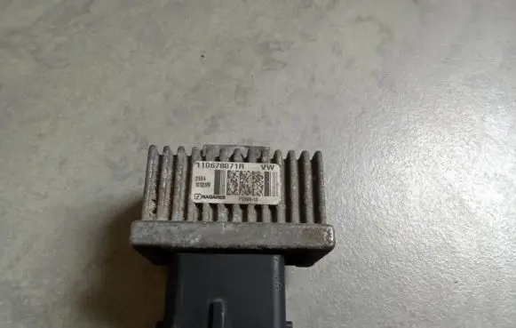 Nissan NV400 Glow plug pre-heat relay 110678071R