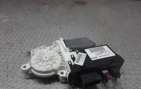 Peugeot 807 Front door window regulator motor 991728205