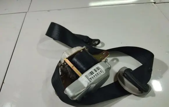 Toyota Corolla Verso AR10 Front seatbelt 7P1150P
