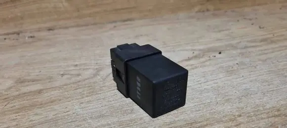 Volvo S40, V40 Other relay MB954185