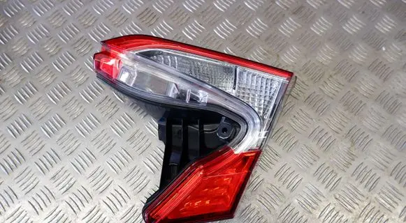Tailgate rear/tail lights