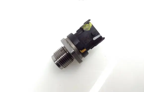 Nissan X-Trail T32 Fuel pressure sensor 0281006186 H8200703127