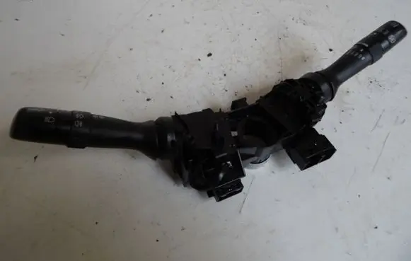 Toyota Prius (XW20) Tailgate/trunk/boot open switch 