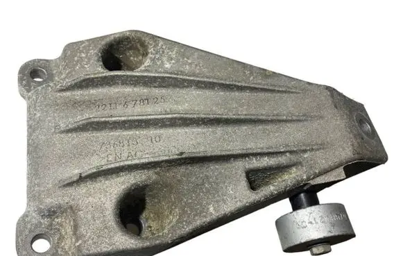 BMW 5 F10 F11 Engine mounting bracket 6781257 025046