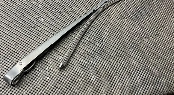 Porsche Macan (95B) Rear wiper blade arm 