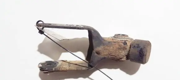 Peugeot 307 Engine mount bracket