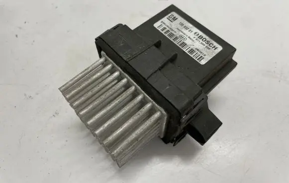 Opel Astra J Heater blower fan relay 13503201