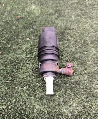BMW 3 E90 E91 Windscreen/windshield washer pump 7302589 3437380
