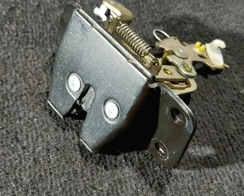 Mitsubishi Space Star Loading door lock 