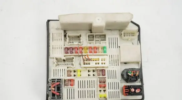 Renault Master III Fuse module 284B67653R