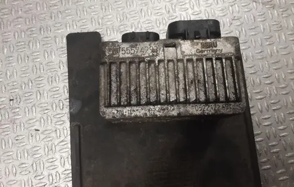 Opel Insignia A Glow plug pre-heat relay 55574293