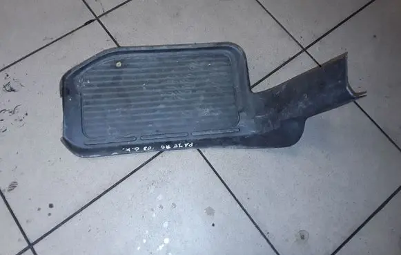 Mitsubishi Pajero Rear sill trim cover MR402153 MR402155