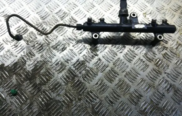 Ford Kuga I Fuel main line pipe