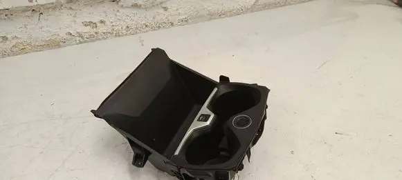 BMW 1 F40 Cup holder front 5a37574