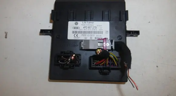 Audi Q7 4L Central body control module 4F0907279