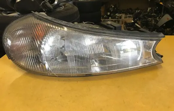 Ford Mondeo MK II Headlight/headlamp