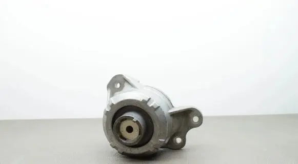 Mercedes-Benz C W205 Engine mount bracket A2052407800