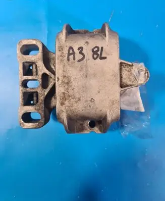 Audi A3 S3 8P Engine mount bracket
