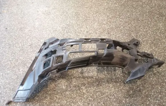 Mercedes-Benz C W205 Front bumper mounting bracket A2058850565
