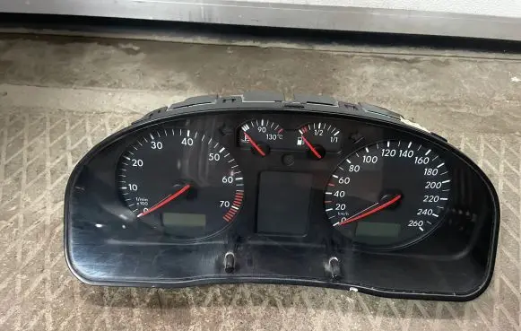 Volkswagen PASSAT B5 Speedometer (instrument cluster) 3B0919861B 110008793010 110008793