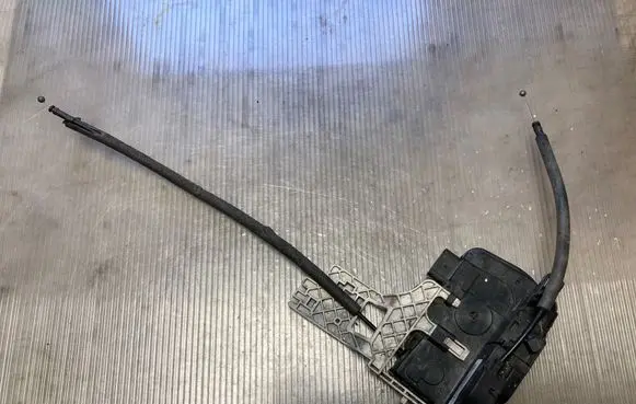 KIA Sportage Front door lock 813103U020