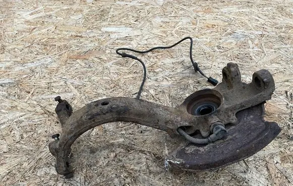 Volkswagen PASSAT B5 Front wheel hub spindle knuckle