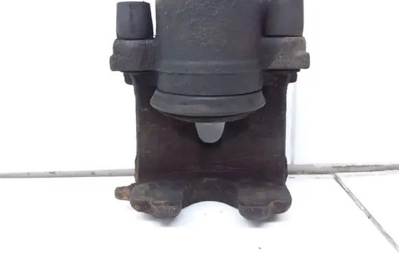 Skoda Octavia Mk2 (1Z) Front brake caliper