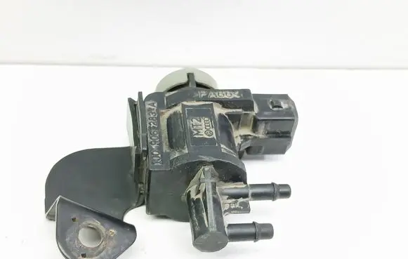 Audi A4 S4 B5 8D Turbo solenoid valve 1J0906283A
