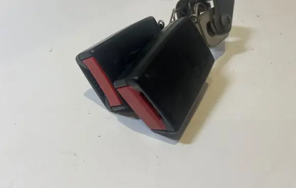 Mercedes-Benz E W211 Middle seatbelt buckle (rear) A2118600869 31310018 7020328