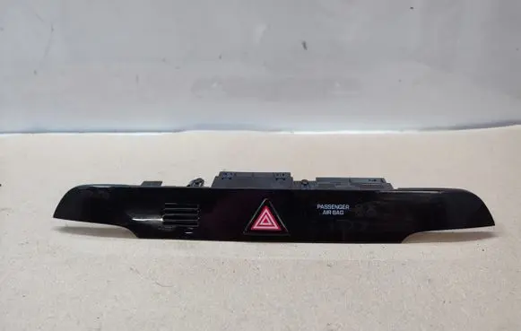 Hyundai Tucson TL Hazard light switch 93700D7800