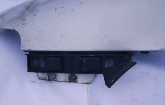 Front bumper mounting bracket