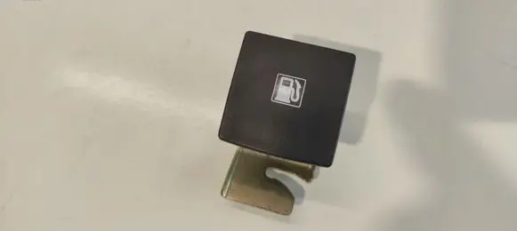 SsangYong Rexton Fuel tank opening switch 