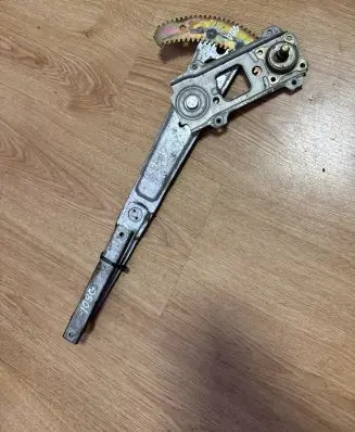 Subaru Justy Front door manual window regulator 