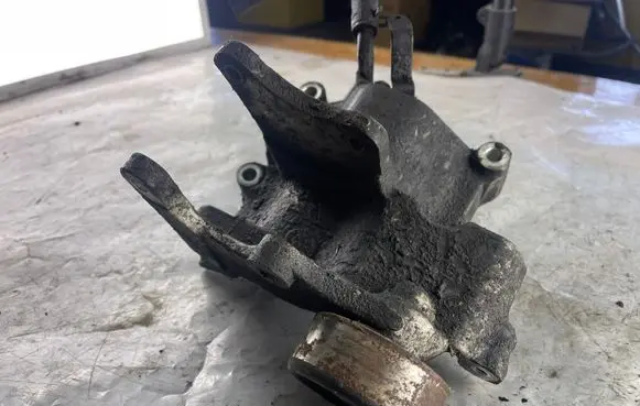 Hyundai Santa Fe A/C compressor mount bracket 