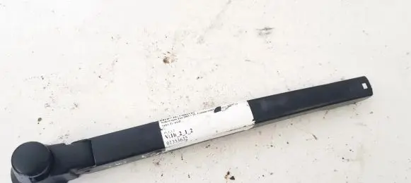 Rear wiper blade arm