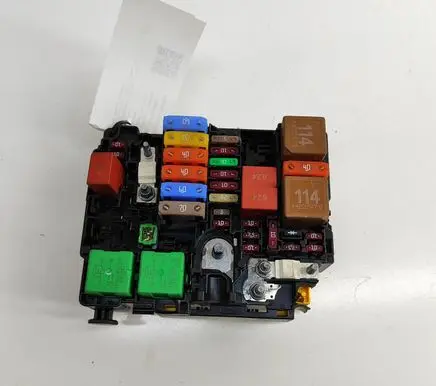 Peugeot 2008 II Fuse module 9804848580