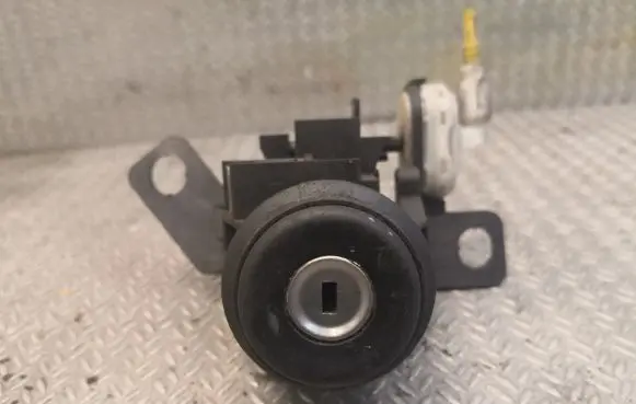 Mercedes-Benz A W168 Tailgate/boot open switch button 